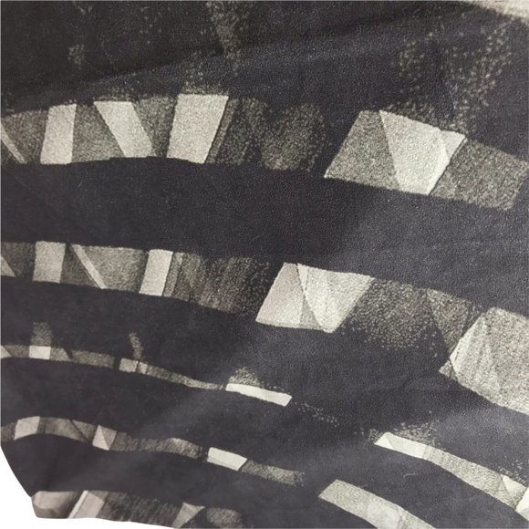 Lululemon Yoga Towel, Large, Black White Abstract Lines Brush Stream Silver - Picture 8 of 16